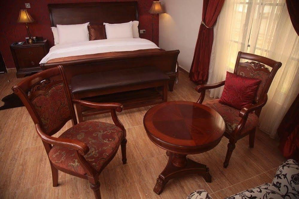 Fryburg Suites Aliayabiagba Eksteriør billede